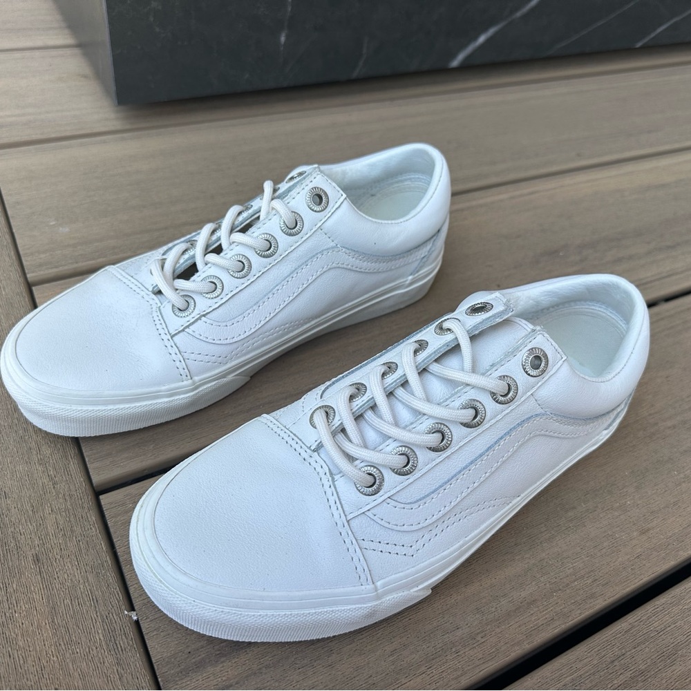 Vans leather Old Skool’s white brand new!